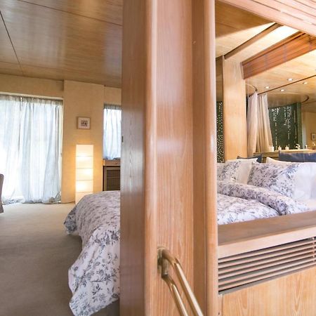 One-Of-A-Kind Athens Riviera Apartment מראה חיצוני תמונה