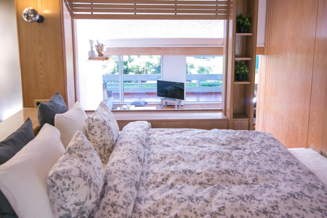 One-Of-A-Kind Athens Riviera Apartment מראה חיצוני תמונה